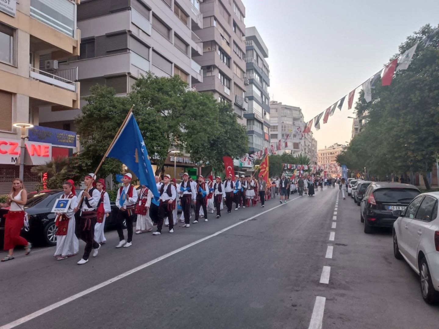 Меѓународна фестивалска поворка